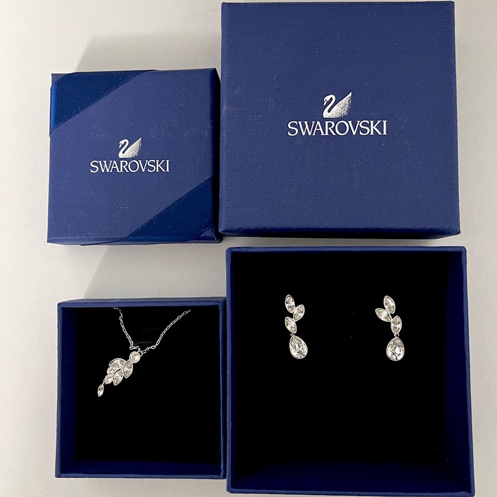 Swarovski earrings + necklace SET